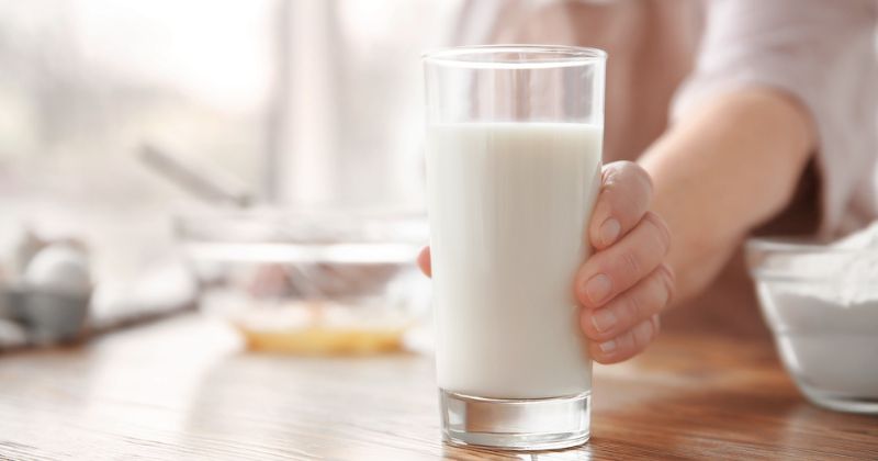 Sữa tươi bổ sung canxi cho mẹ và bé (Ảnh: Sưu tầm Internet)