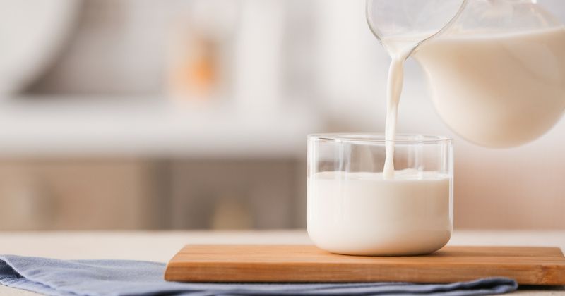 Sau sinh thường có thể uống sữa tươi ngay (Ảnh: Sưu tầm Internet)