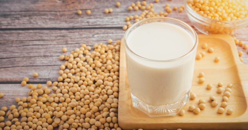 Sữa đậu nành giúp cân bằng nội tiết nữ (Ảnh: Sưu tầm Internet)