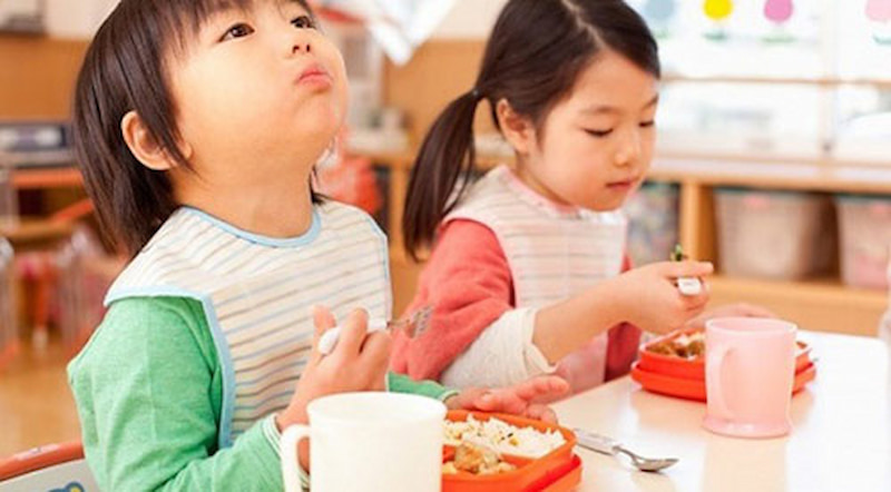 Kinder sollten keine Quallen essen, auch nicht verarbeitete Quallen, da sie sehr leicht vergiftet werden können. (Foto: Internetsammlung)