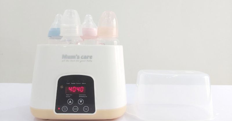 Rã đông sữa mẹ bằng máy chuyên dụng. (Ảnh: Sưu tầm Internet)