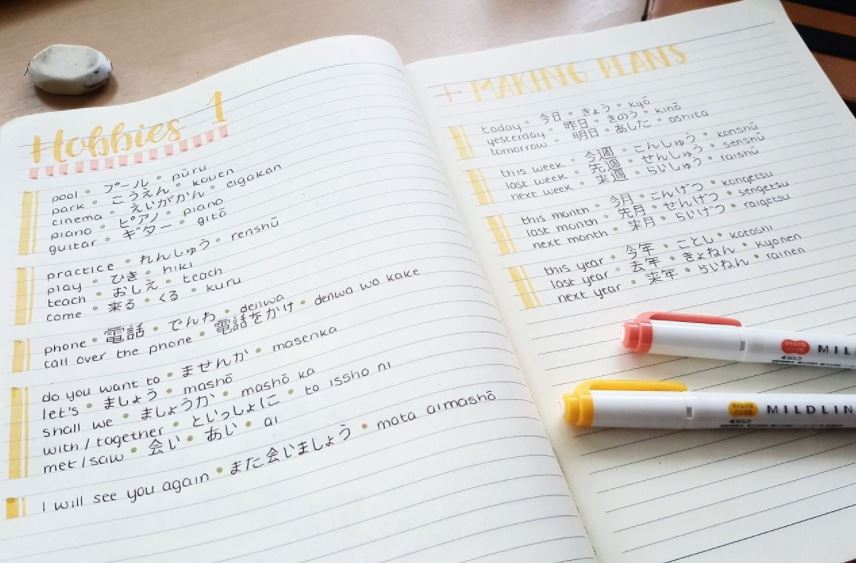 Writing a diary in English helps children to increase their speaking skills very well.  (Photo: Sucmanhngoibut.com.vn)