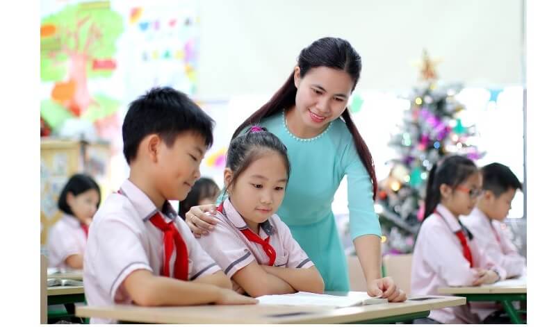 Môn tiếng Việt trong bậc tiểu học đóng vai trò rất quan trọng với sự phát triển của bé. (Ảnh: Sưu tầm internet)