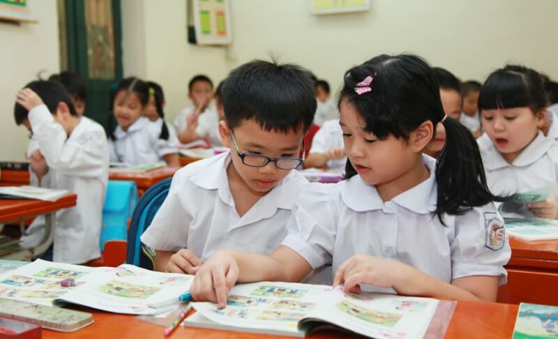 Nên tạo niềm hứng thú, yêu thích cho con mỗi khi học tiếng Việt. (Ảnh: Sưu tầm internet)
