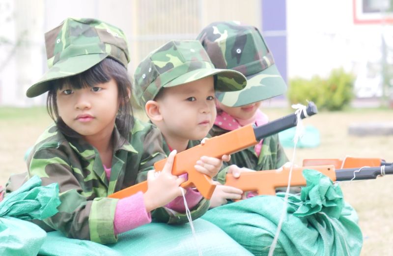 Có rất nhiều đơn vị tổ chức trại hè quân đội cho các bé để phụ huynh tham khảo.  (Ảnh: Sưu tầm Internet)