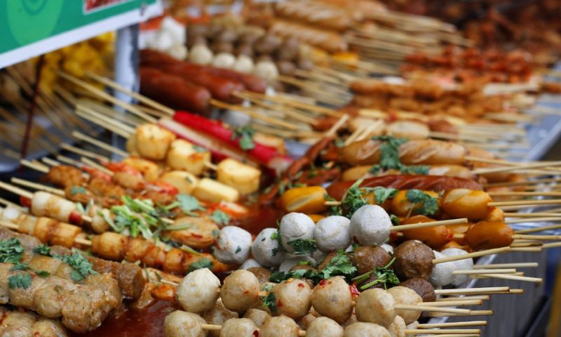 Phòng chống nguy cơ bị ngộ độc thực phẩm - Không cho trẻ ăn thức ăn lạ (Nguồn: Sưu tầm Internet)