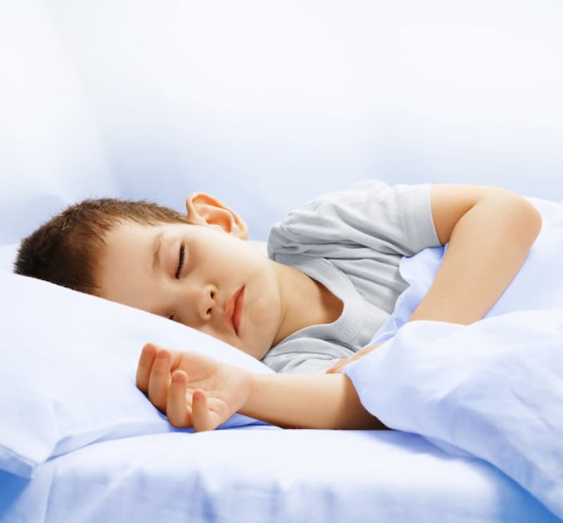 Nguyên nhân trẻ 3 tuổi đang ngủ tự nhiên nôn. (ảnh: sưu tầm internet)