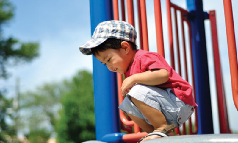 Sử dụng các biện pháp phòng ngừa tai nạn té ngã cho trẻ lớn hơn (Nguồn: Sưu tầm Internet)