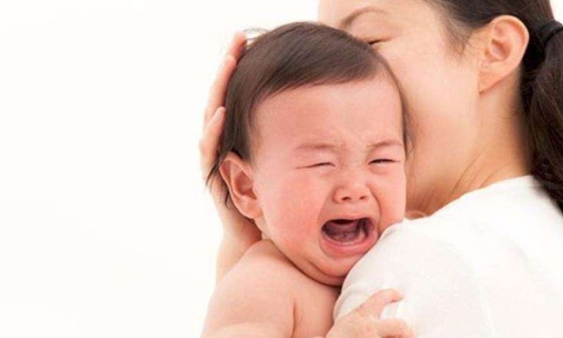 Trẻ bị ngã đập đầu phía sau có nguy cơ chấn động não. (Ảnh: Nguồn Internet)