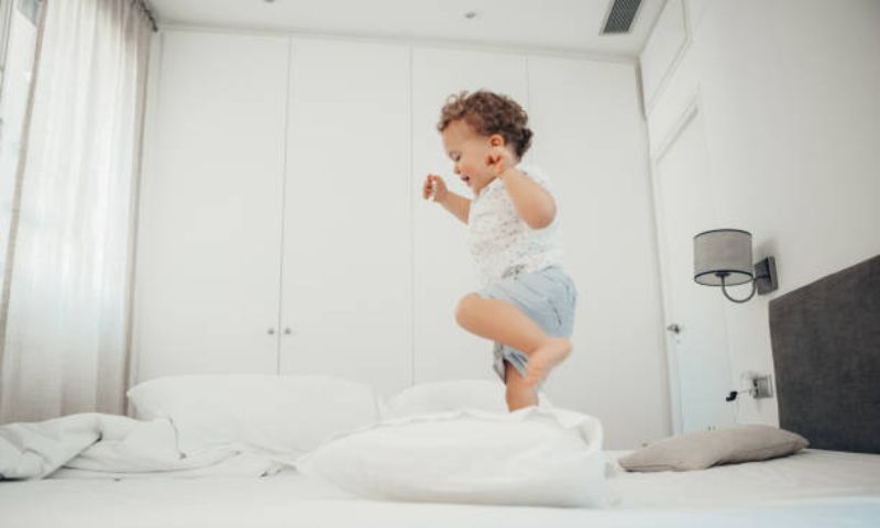 Các biện pháp phòng ngừa nguy cơ té ngã ở trẻ em mà bố mẹ cần trang bị (Nguồn: Sưu tầm Internet)