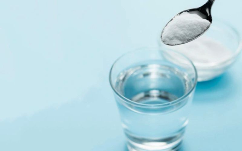 Dùng nước muối sệt để vệ sinh vết trầy cho bé là cách tốt nhất để kháng khuẩn (Ảnh: Sưu tầm Internet)