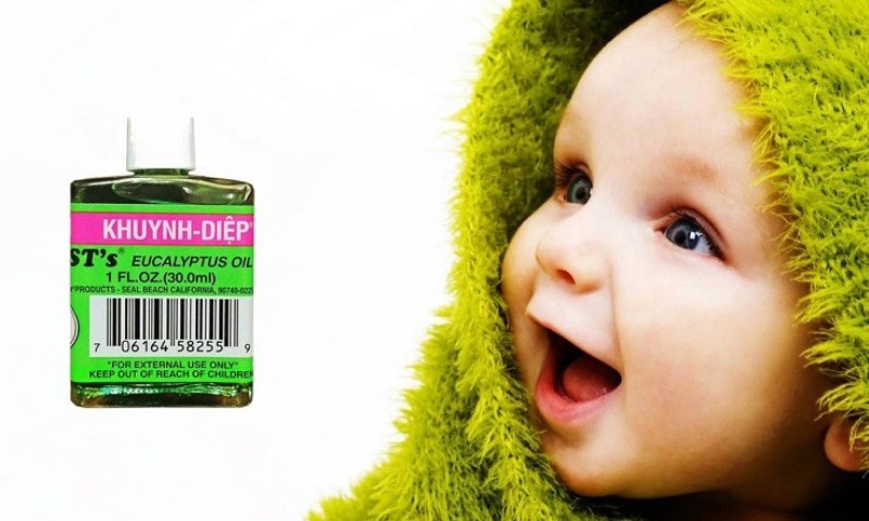 Có nên sử dụng dầu nóng, dầu khuynh diệp trẻ em để chữa trị trong quá trình chăm sóc trẻ sơ sinh bị cảm cúm hay không (Nguồn: Sưu tầm Internet)