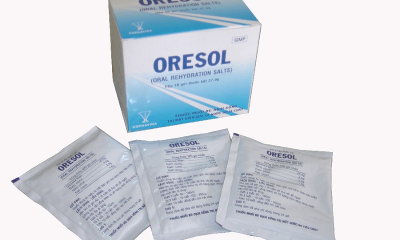 Bổ sung chất điện giải bằng Oresol cho trẻ (Nguồn: Sưu tầm Internet)
