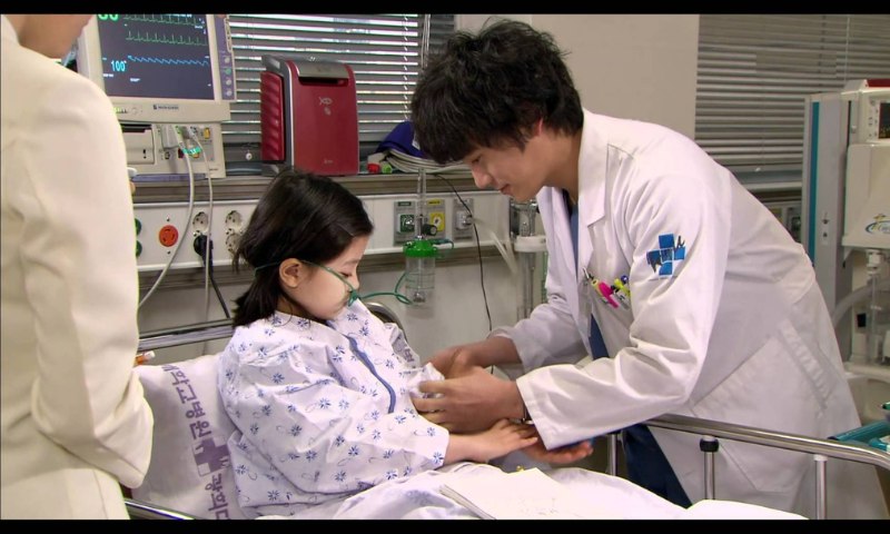 Hãy đưa trẻ đến bệnh viện nếu gặp các biểu hiện trở nặng ở trẻ ngộ độc thực phẩm (Nguồn: Sưu tầm Internet)