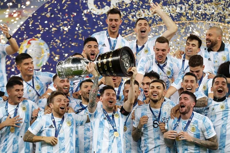 Messi cùng đồng đội tại Argentina ăn mừng chức vô địch Copa America 2021. (Ảnh: Sưu tầm Internet)