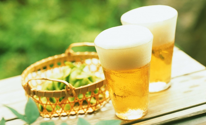 Dùng bia gội đầu kết hợp với vitamin B1 cũng cho hiệu quả đáng kinh ngạc.  (Ảnh: Sưu tầm Internet)