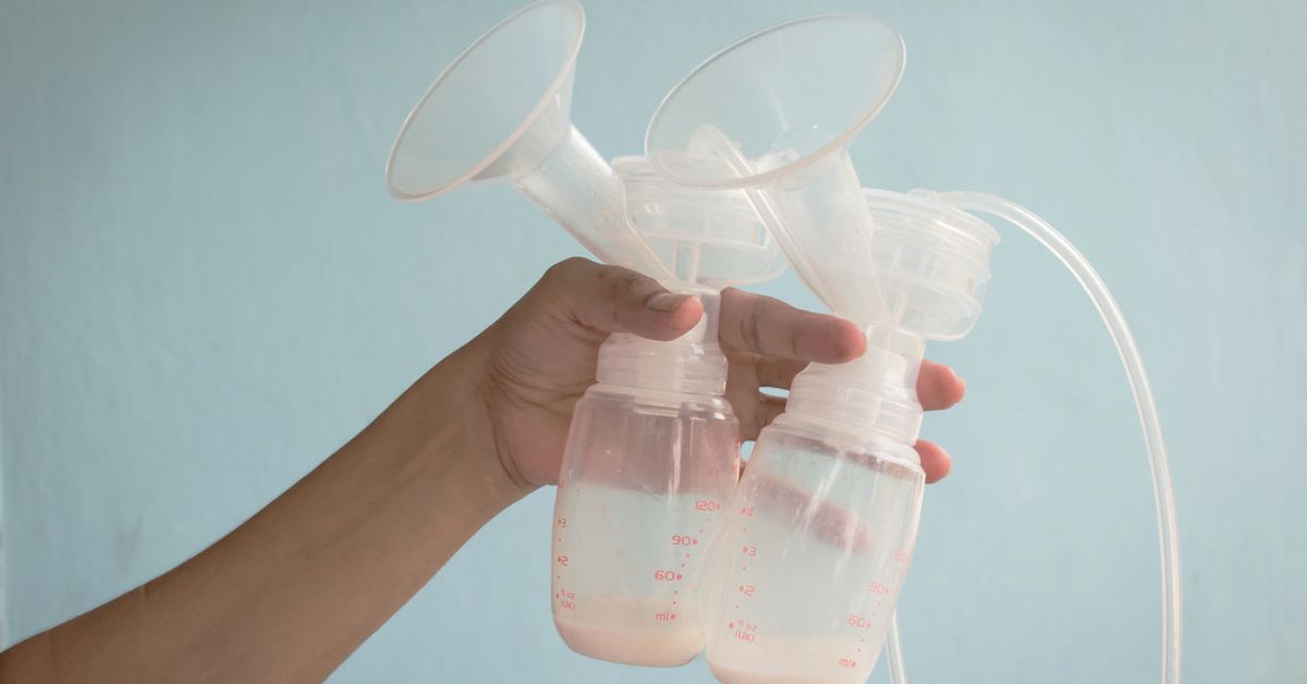 Sữa mẹ loãng có khiến con chậm tăng cân không? Nguyên nhân, cách khắc phục