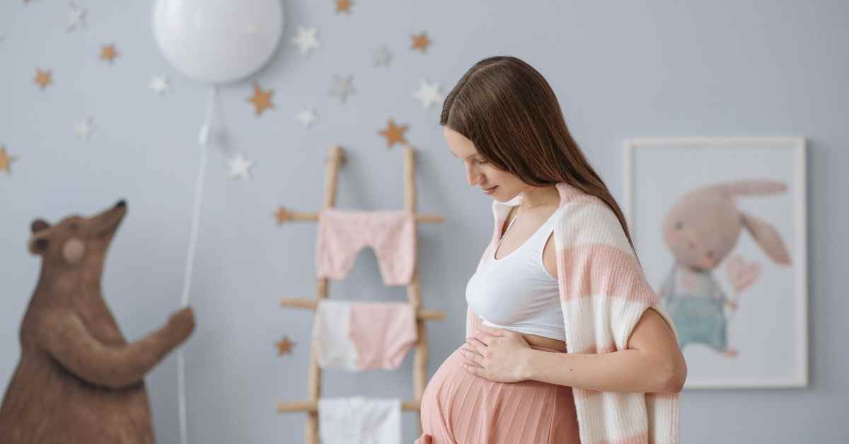 Mang thai ở tuổi dậy thì có khó khăn hơn so với người lớn?
