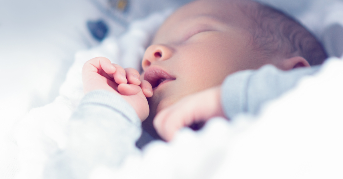 Chuyên gia giải đáp: Trẻ 1 tháng tuổi ngủ bao nhiêu tiếng?