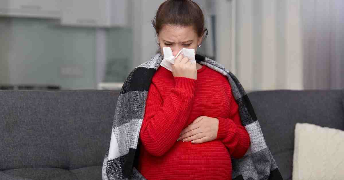 Bà bầu bị cảm cúm ở tháng thứ 8 có nguy hiểm không? Mẹ cần làm những gì?
