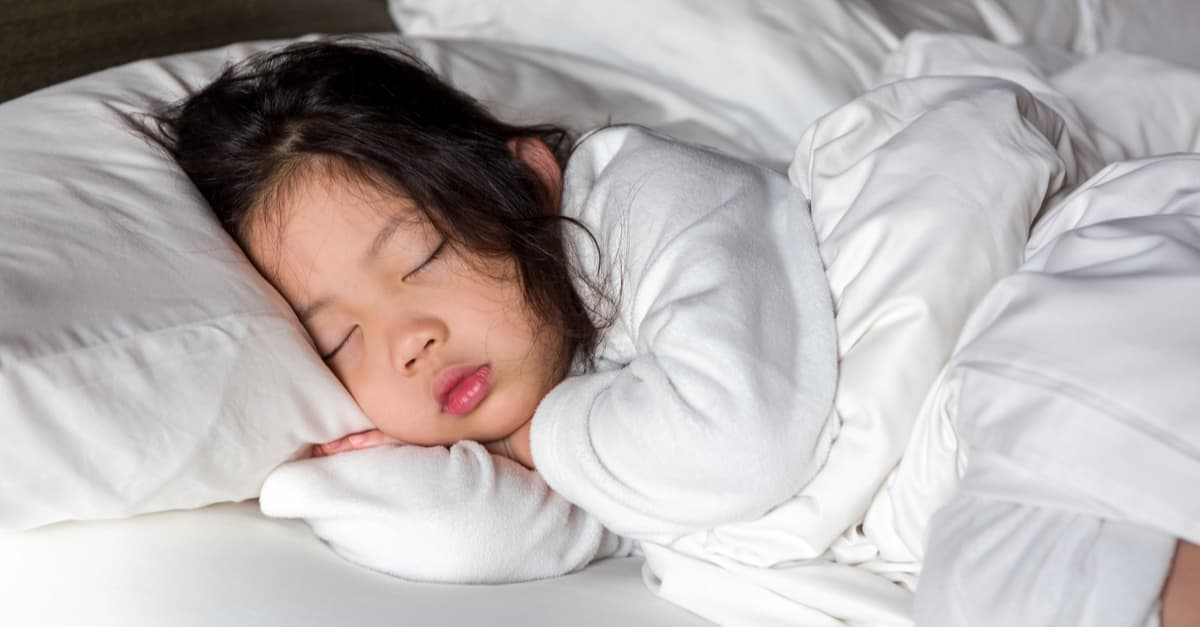 Trẻ 5 tuổi ngủ hay chảy nước miếng có đáng lo ngại?