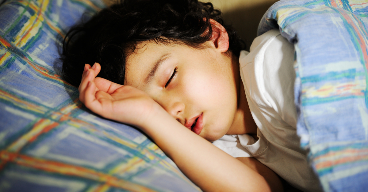 Trẻ 5 tuổi ngủ hay nghiến răng: Những điều ba mẹ cần biết
