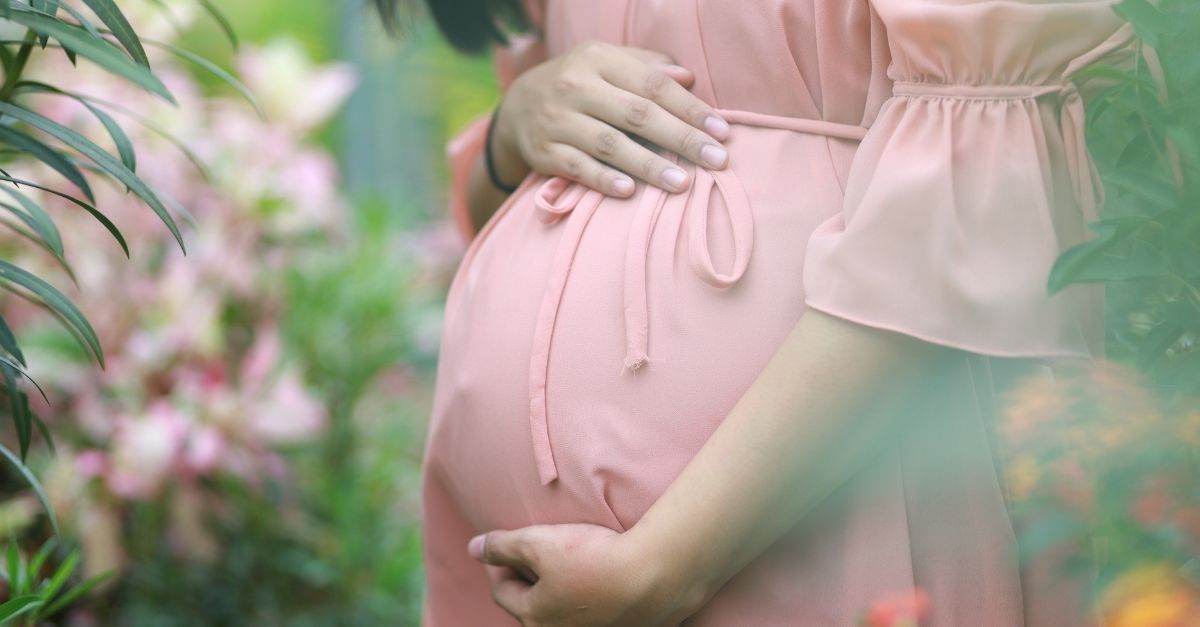 Thai giáo là gì? Hướng dẫn thai giáo cho mẹ bầu để con phát triển toàn diện