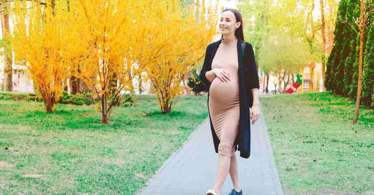 Bà bầu tháng cuối nên đi bộ bao lâu để quá trình sinh nở dễ dàng hơn?