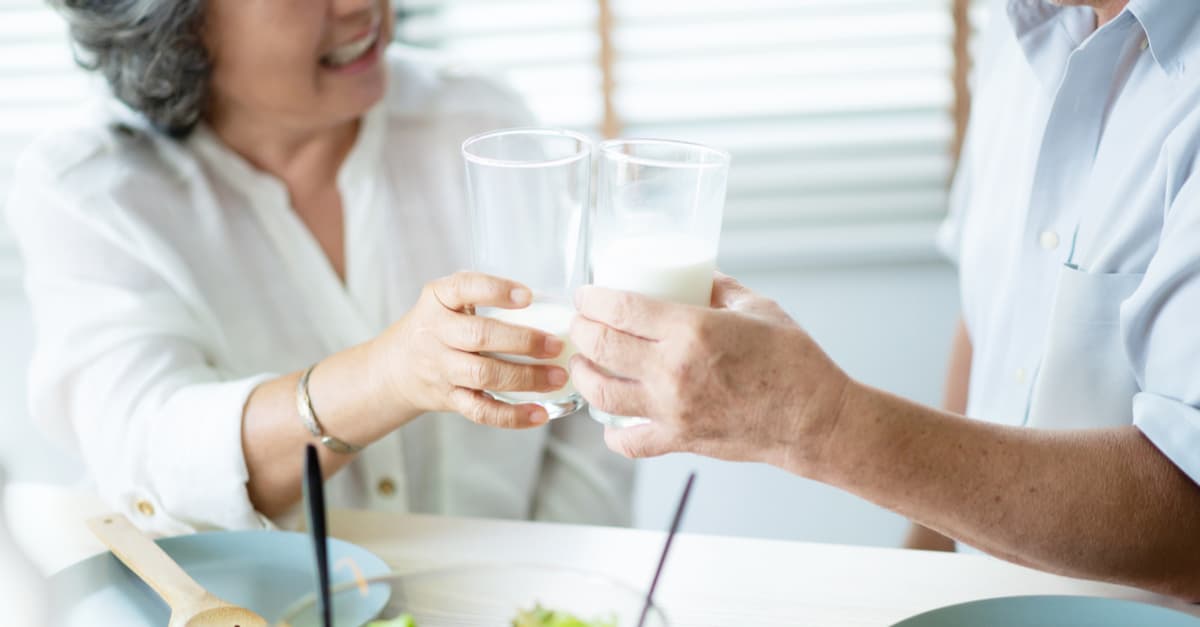 Cách sử dụng sữa Anlene trong việc phục hồi xương gãy ra sao?
