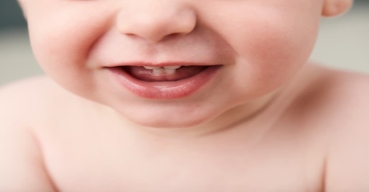 Bé mọc răng sụt cân: nguyên nhân, hậu quả và giải pháp