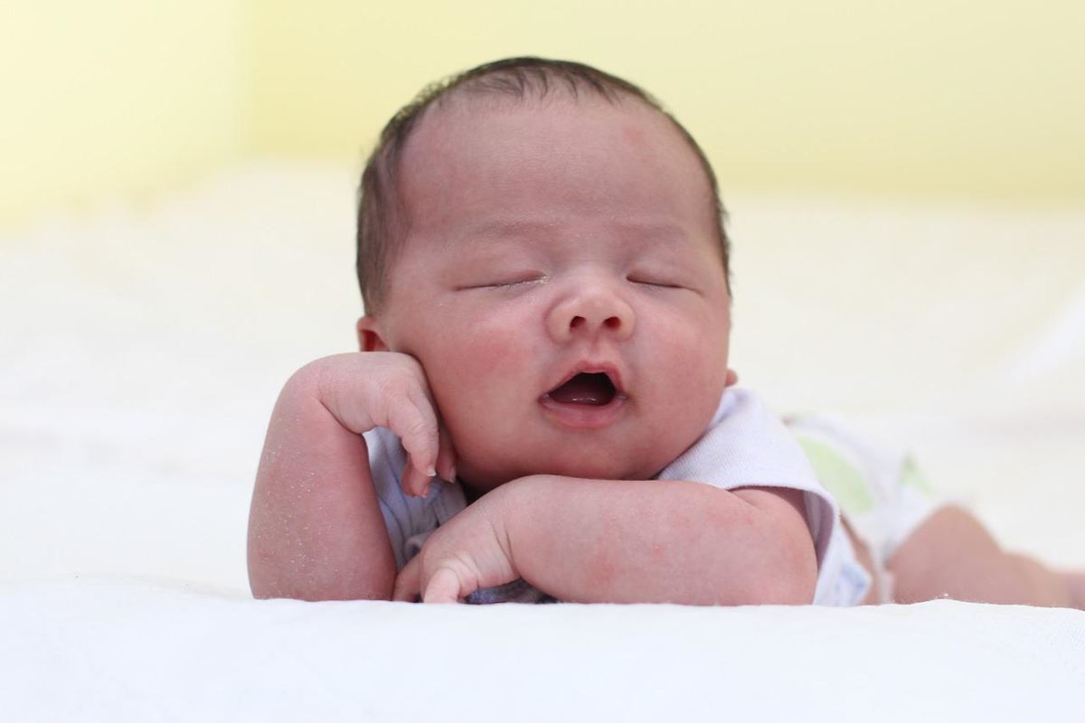 Nhu cầu và lịch trình ăn uống vận động giấc ngủ của trẻ 11 tháng tuổi
