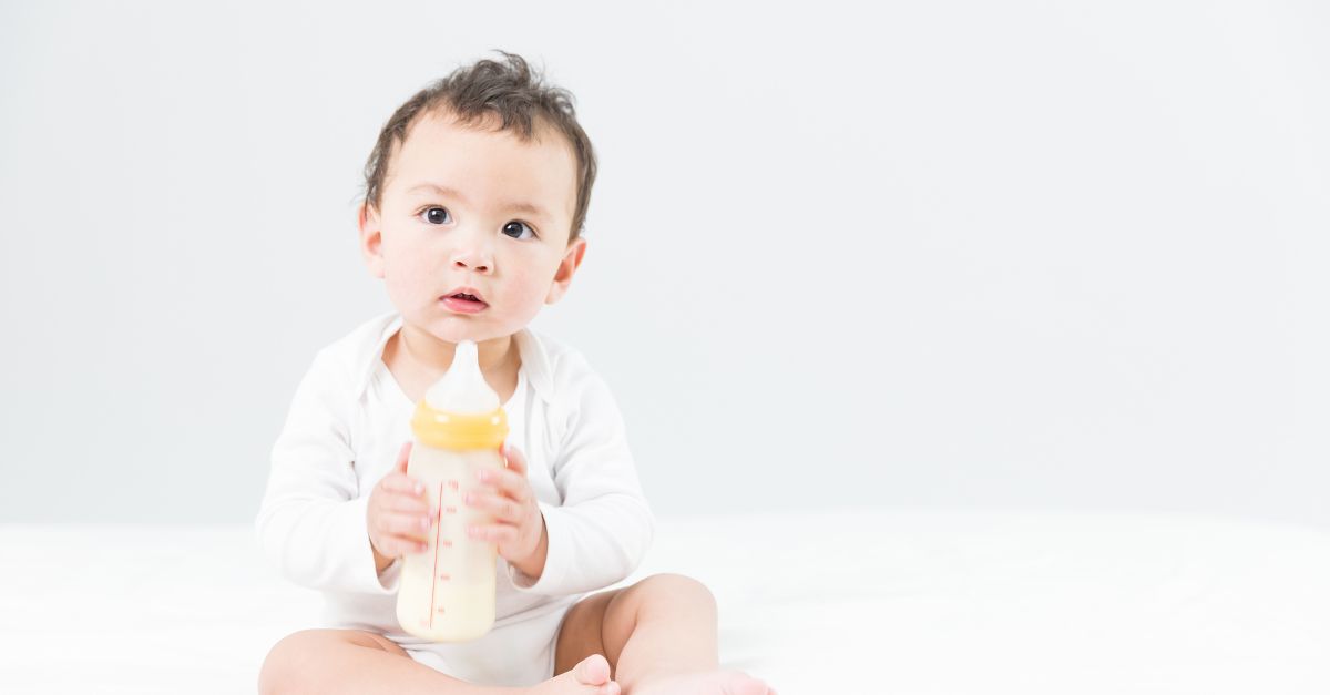 Trẻ bị ngộ độc sữa- Nguy hiểm khi sử dụng sữa hết hạn