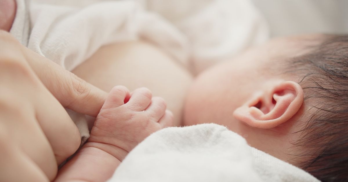Trẻ 3 tháng mọc răng sớm: nguyên nhân và cách chăm sóc con tốt nhất