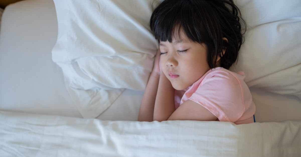 Trẻ 7 tuổi khó ngủ ba mẹ phải làm sao tốt nhất?