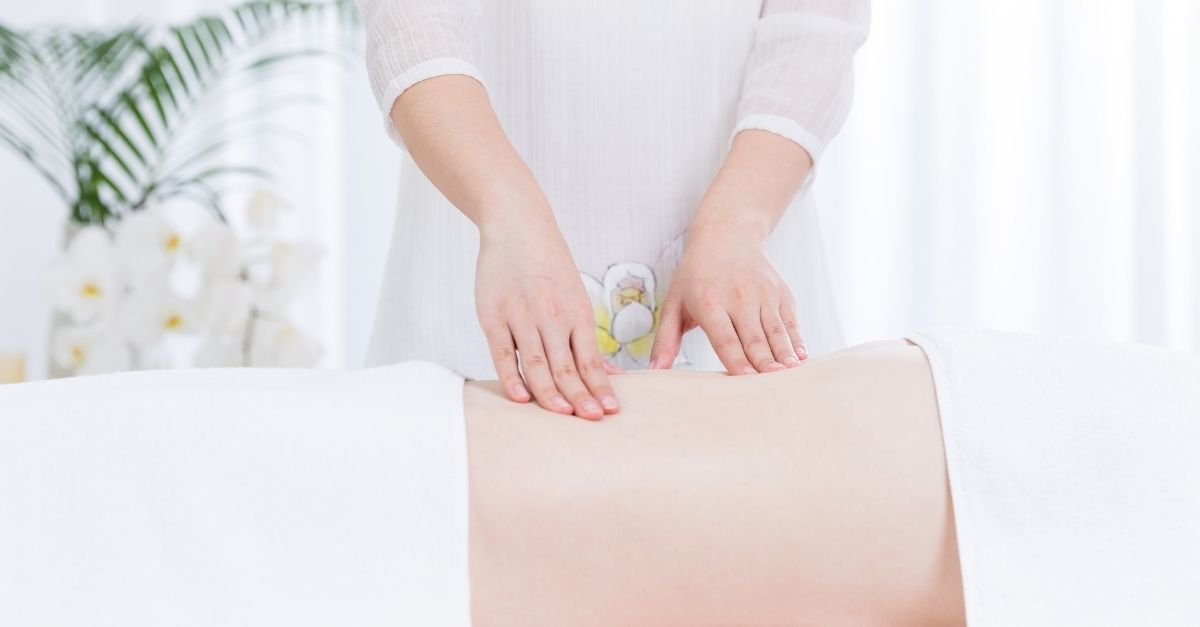 Những lợi ích khác của massage bụng sau sinh ngoài việc giảm mỡ bụng là gì?
