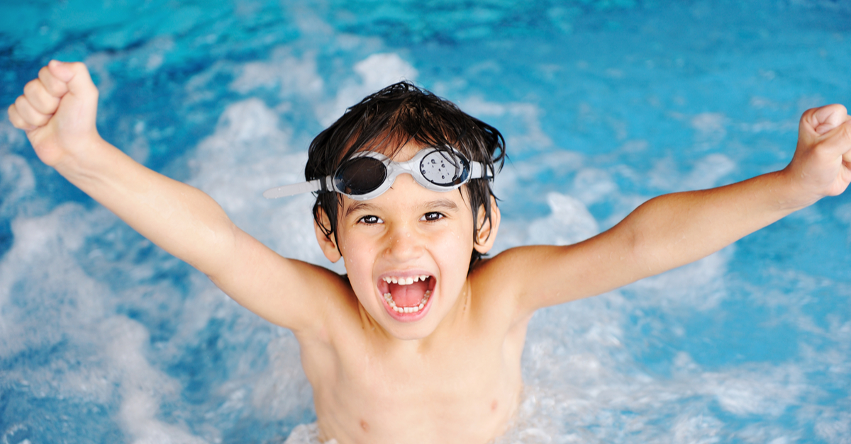 Hướng dẫn bố mẹ cách dạy bơi cho bé 4 tuổi an toàn