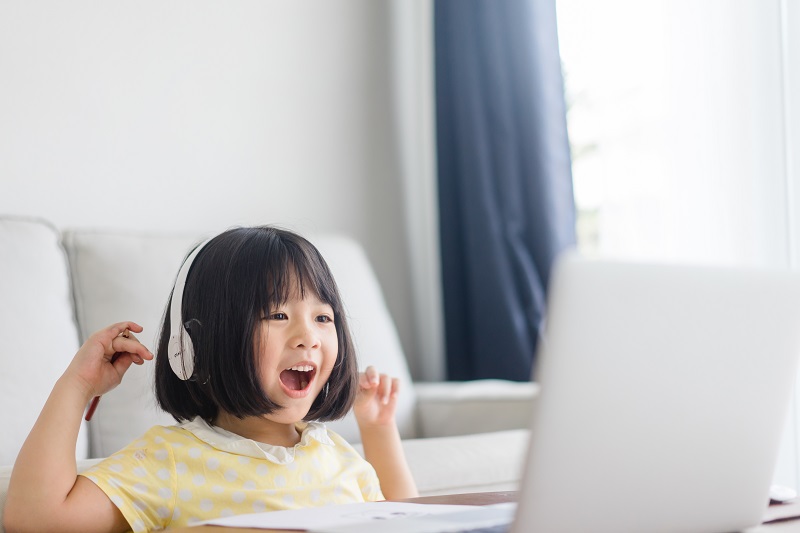 [Tổng hợp] 9 laptop học tiếng Anh cho bé đáng mua nhất ba mẹ nên biết
