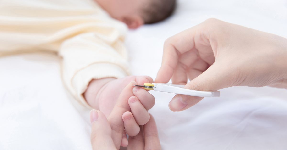 Trẻ sơ sinh bị đứt tay có nguy hiểm hay không? Hướng dẫn chăm sóc trẻ