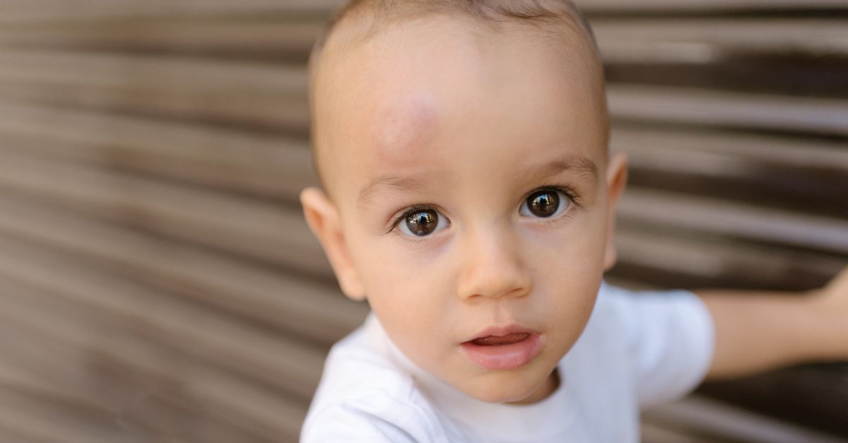 7 cách hiệu quả giúp cách làm tan máu bầm ở đầu cho bé nhanh chóng