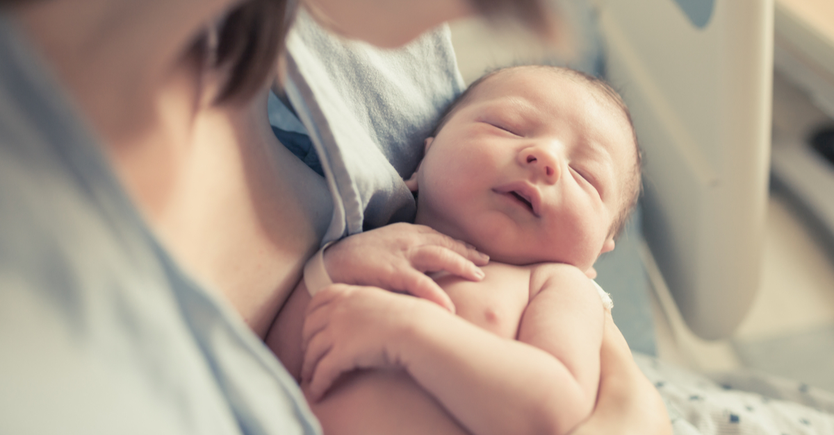 Trẻ sơ sinh tháng thứ 2 tăng bao nhiêu kg? Lưu ý khi chăm sóc bé