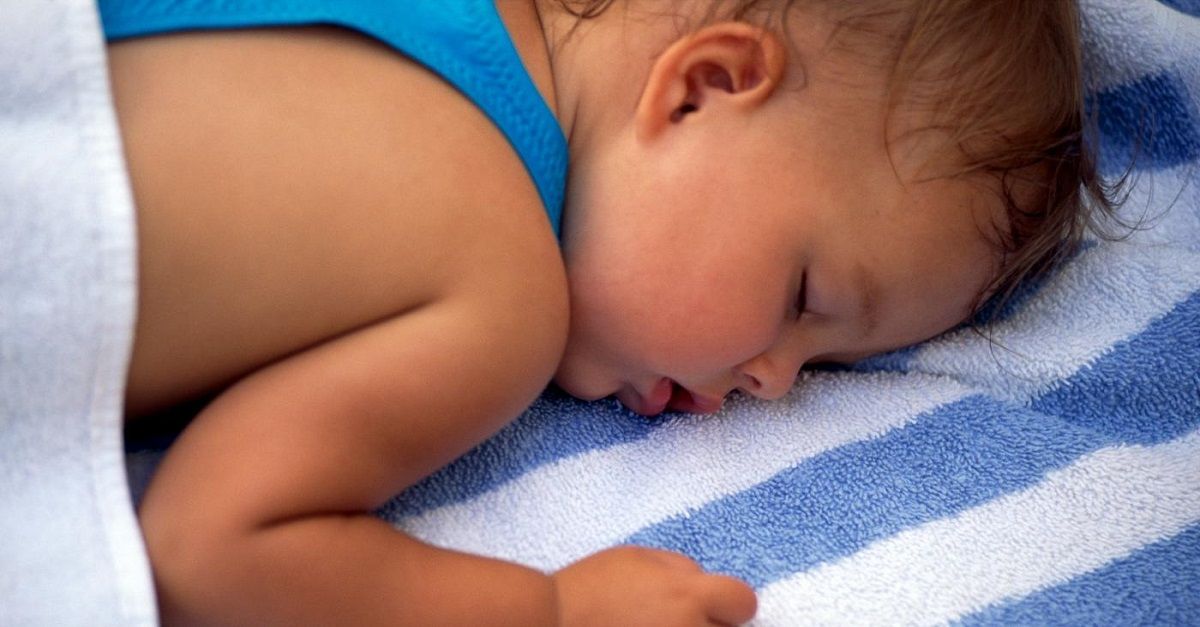 [GIẢI ĐÁP] Trẻ 1 tuổi ra nhiều mồ hôi khi ngủ là do đâu?