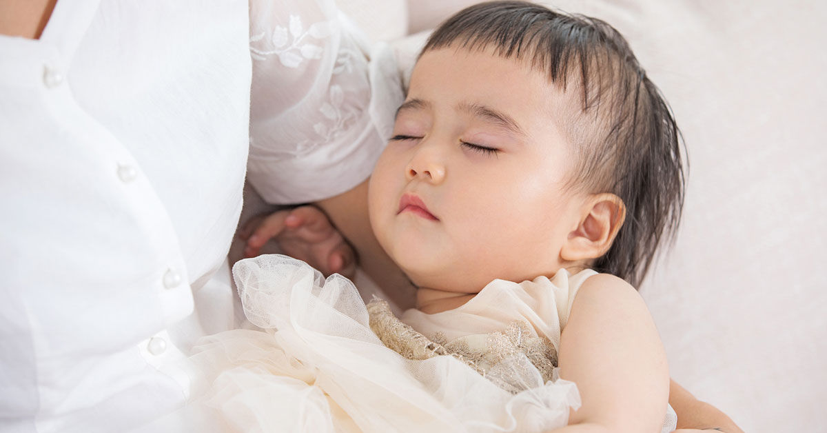 Trẻ 2 tuổi ngủ ra nhiều mồ hôi: Nguyên nhân và phương pháp xử lý