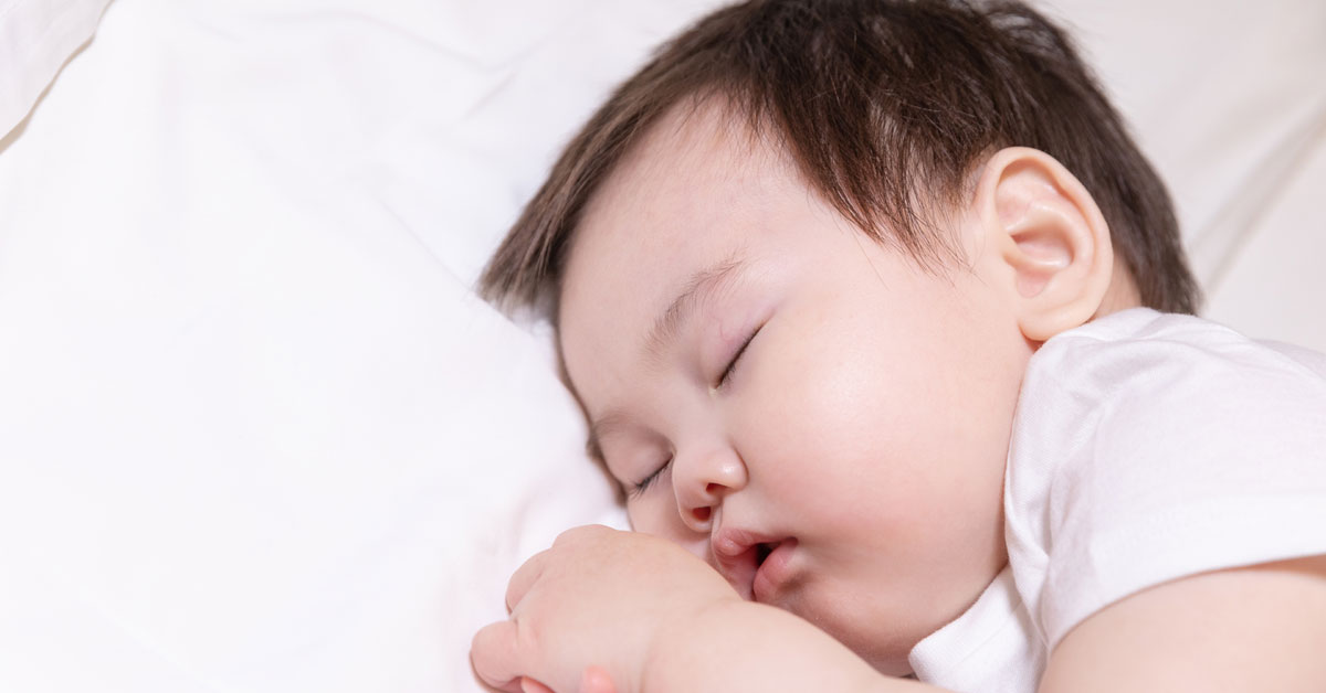 Bé 1 tuổi ngủ trưa bao nhiêu là đủ? Làm sao để trẻ ngủ đúng giờ?