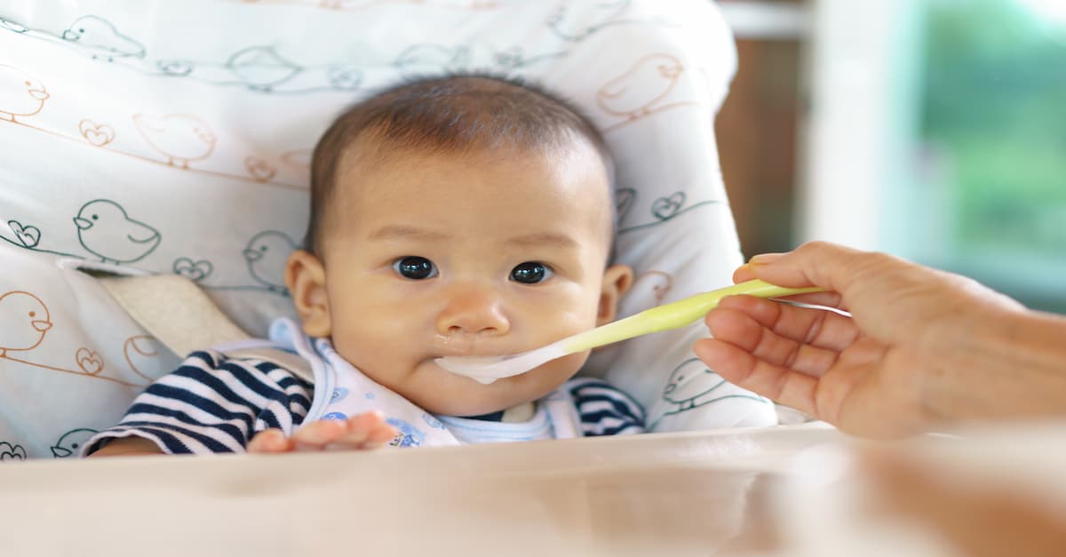 Trẻ sơ sinh đòi ăn quá nhiều: ba mẹ nên làm gì?