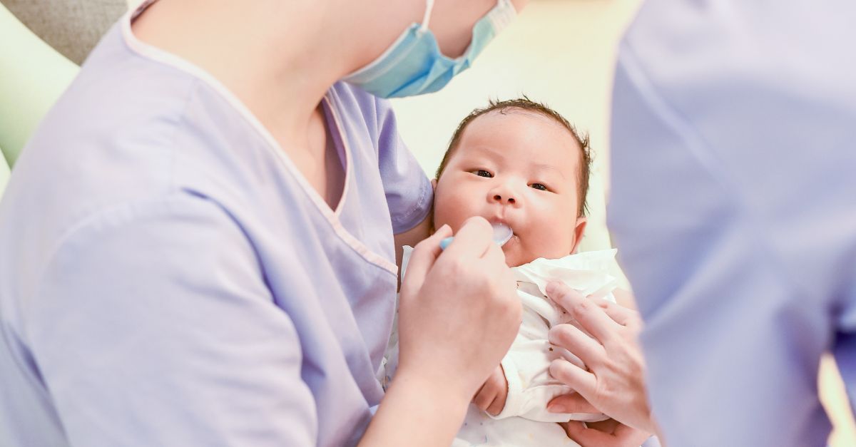 Trẻ sơ sinh bị cảm cúm phải làm sao? Cách điều trị tốt nhất cho trẻ