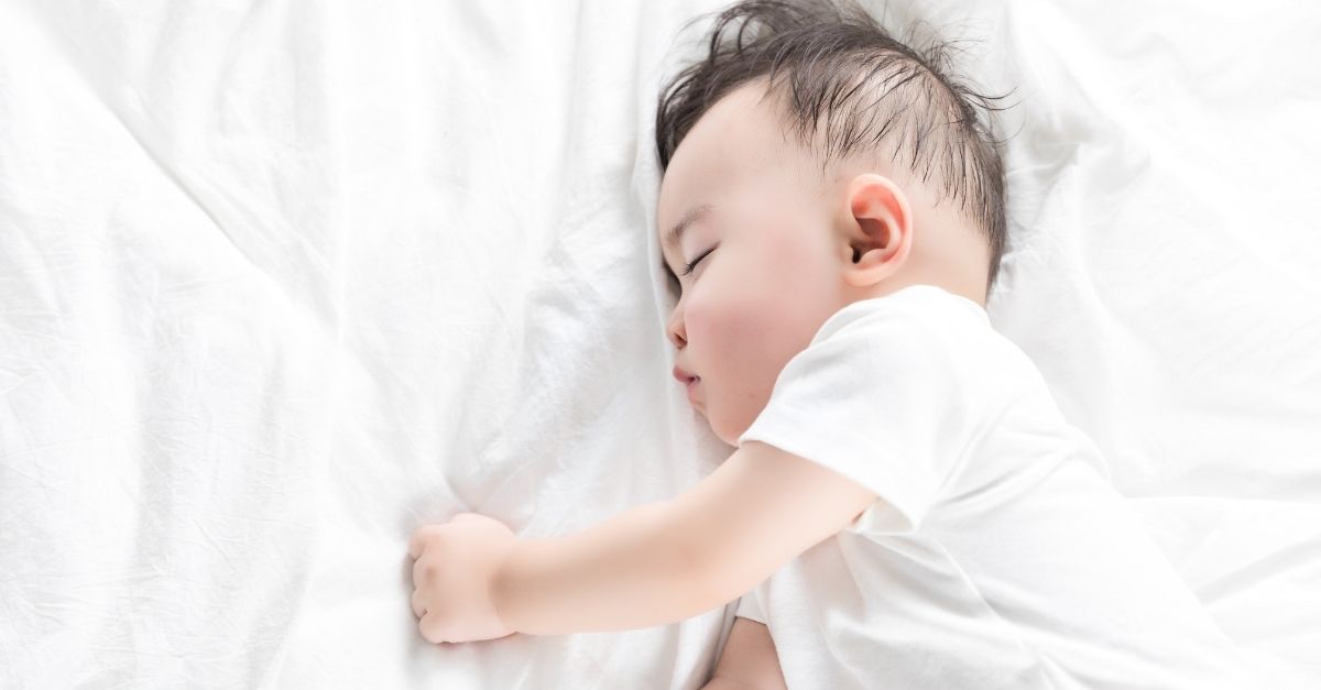 Trẻ 1 tuổi ngủ nhiều có tốt không?
