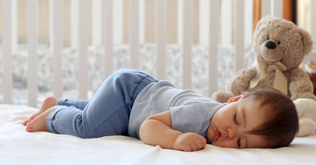 Trẻ 2 tuổi ngủ nằm sấp có ảnh hưởng gì tới sức khỏe không?